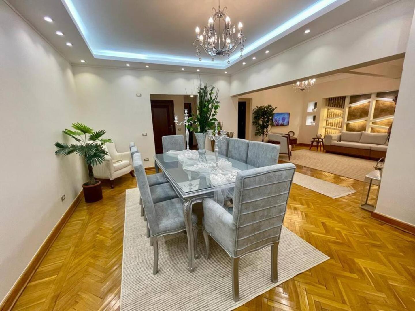 Apartment Urban Luxury Bright 3br At Heart Of Cairo, Near Zamalek